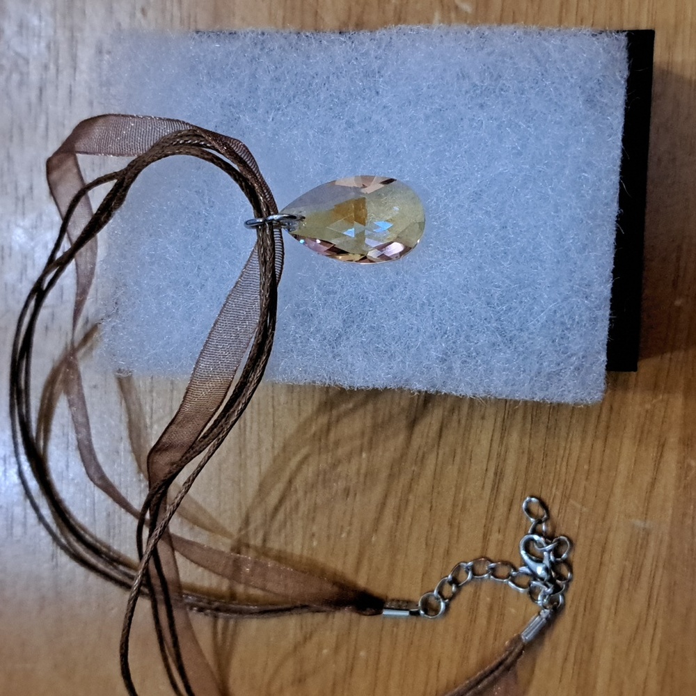 🔥CLEARANCE! Peach Champagne Crystal Teardrop Necklace - Picture 5 of 6